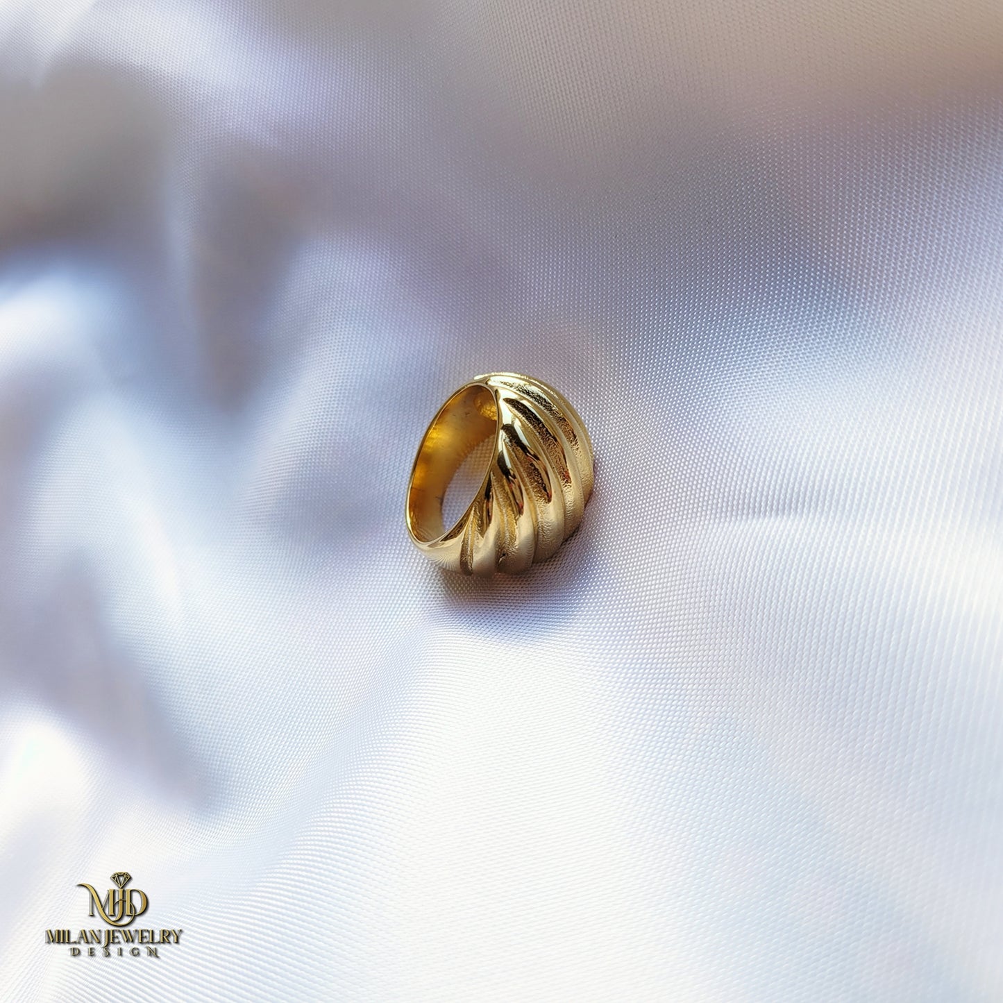 Twirl Ring