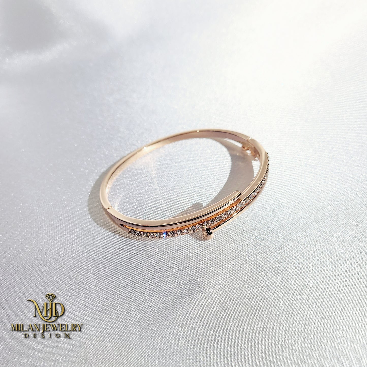 Verdi ‘Swarovski’ Nail Bangle