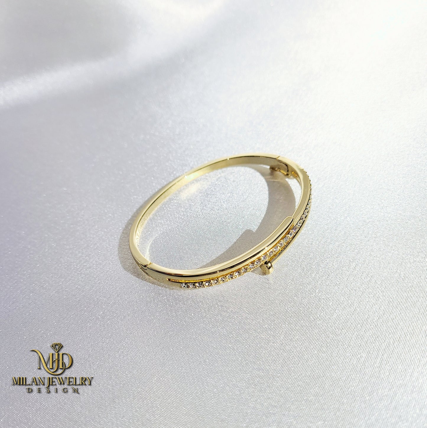 Verdi ‘Swarovski’ Nail Bangle