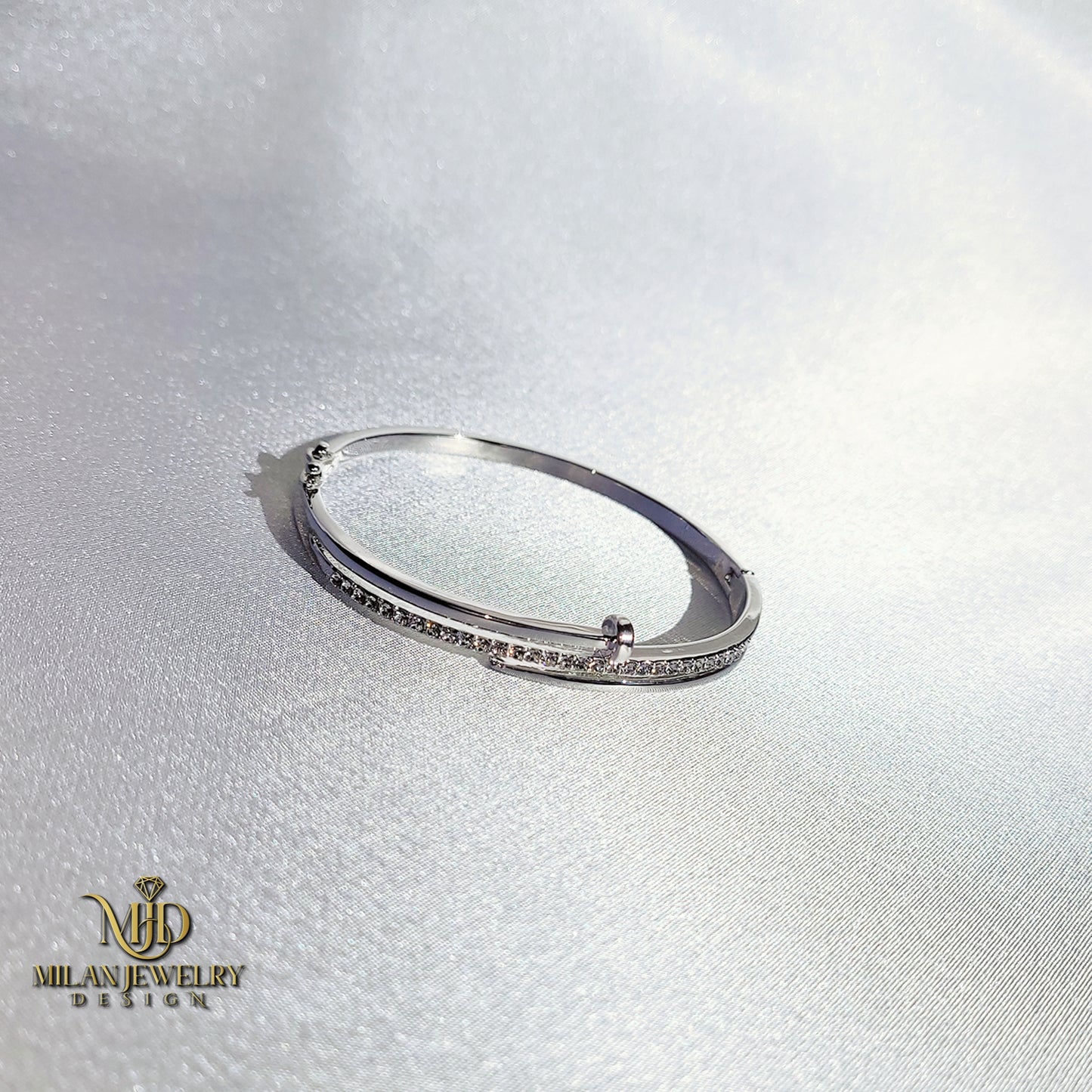 Verdi ‘Swarovski’ Nail Bangle